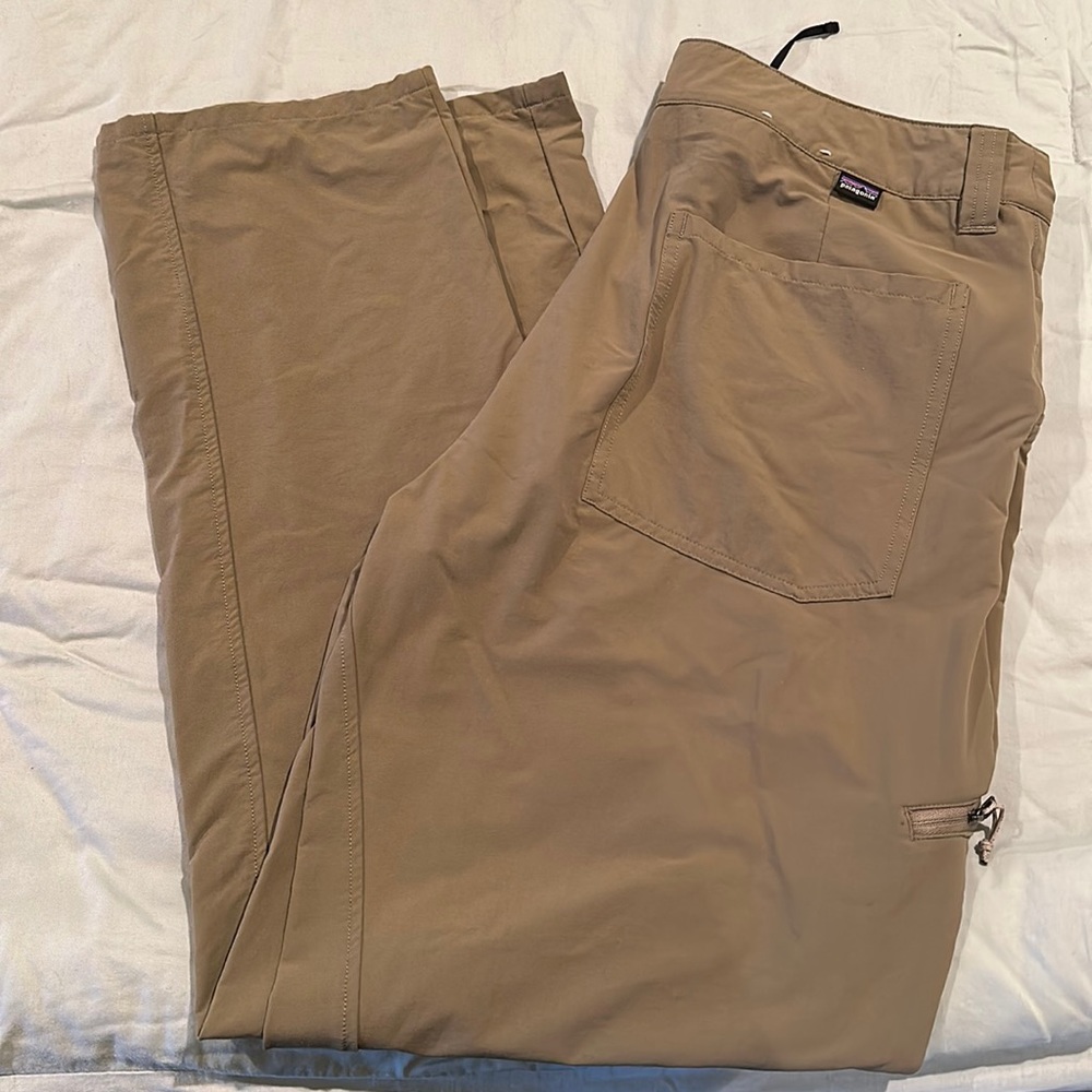 Men’s Khaki Patagonia pants